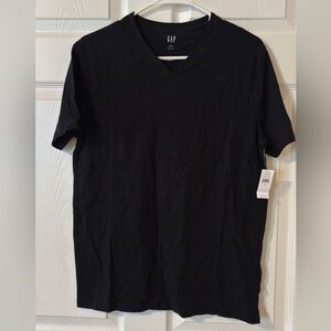 GAP Men's Classic Black V-Neck Tee